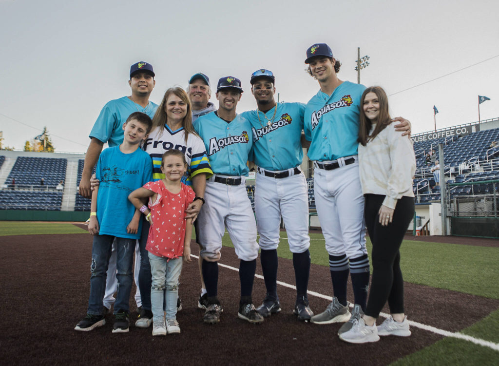 Host parents Julie and Norman Nicholson with AquaSox players Bernie Martinez (left to right), Cody Grosse, Joseph Rosa and Jarod Bayless with his wife Hannah Bayless who are all being accommodated by the Nicholson family. (Olivia Vanni / The Herald)
