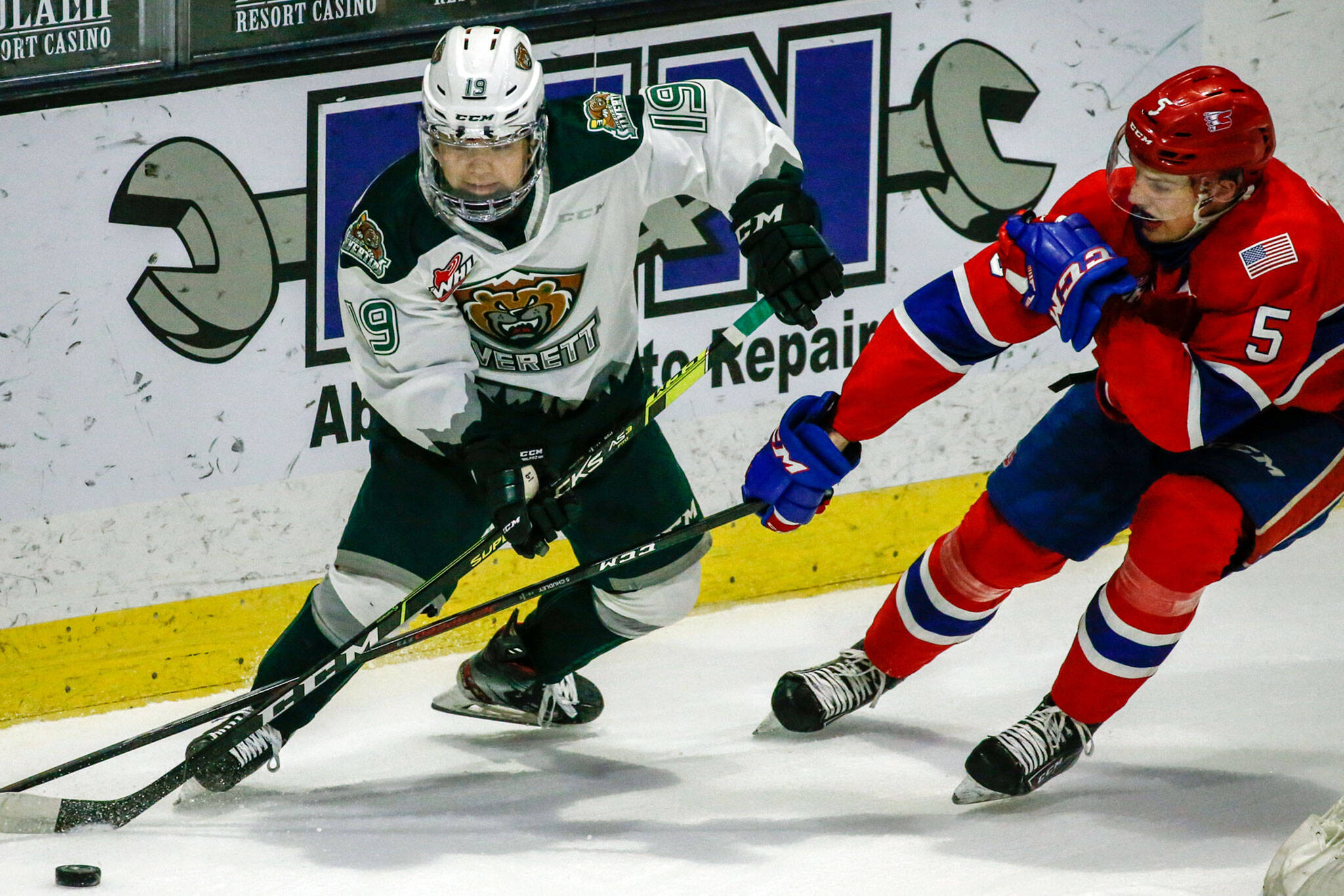 The Silvertips’ Matthew Ng (left) and the Chiefs’ Jordan Chudley vie for control the puck during a game on May 7, 2021, at Angel of the Winds Arena in Everett. (Kevin Clark / The Herald)
