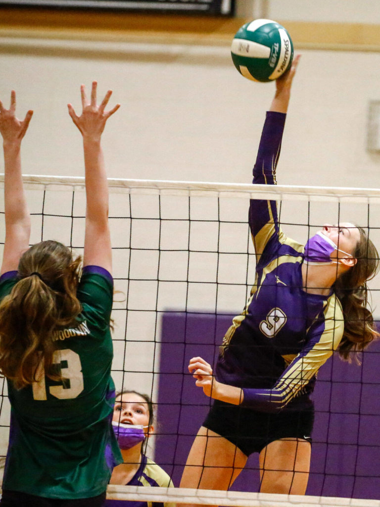 Lake Stevens’ Anna Schroedl, right, attempts a spike over Edmonds-Woodway’s Sydney Petelle Tuesday night at Edmonds-Woodway High School in Edmonds on September 7, 2021. The Vikings won in straight sets. (Kevin Clark / The Herald)
