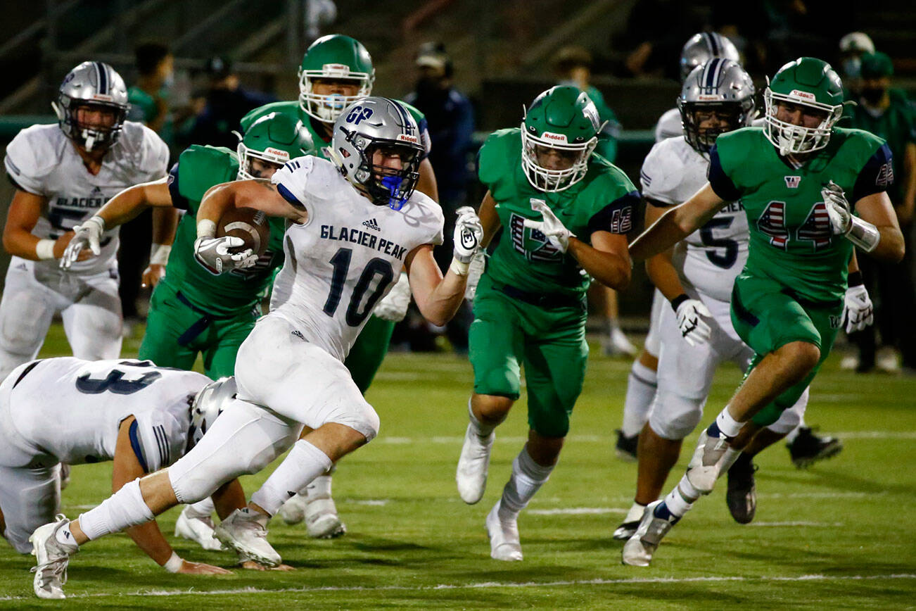Glacier Peak's Caden Skibiel rushes Thursday evening at Pop Keeney Stadium in Bothell on September 16, 2021. (Kevin Clark / The Herald)