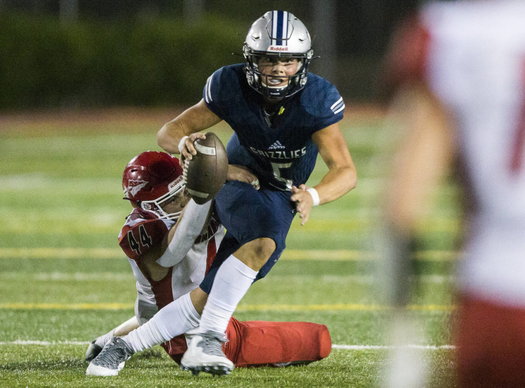 Christain Van Natta and Marysville Pilchuck’s defensive front provided relentless pressure on Glacier Peak quarterback River Lien. (Olivia Vanni / The Herald)
