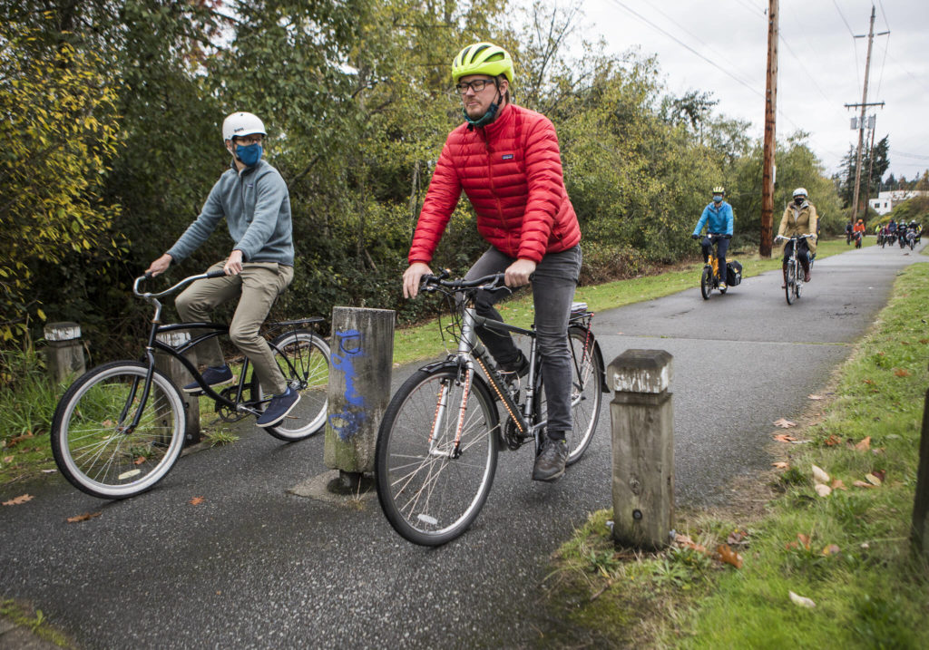 People bike along a segment of the Interurban Trail during a Leafline Trail Coalition and Snohomish County Transportation Coalition “policy ride” Saturday through Edmonds, Lynnwood and Mountlake Terrace. (Olivia Vanni / The Herald)
