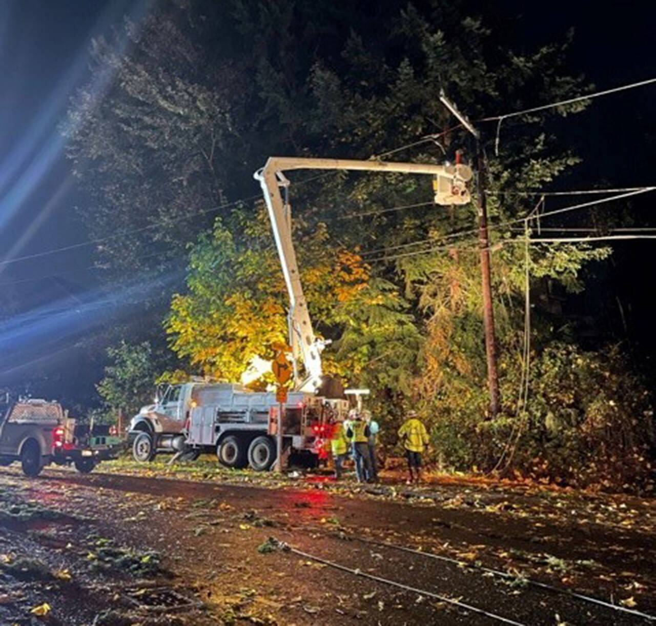 A Snohomish County PUD crew works to restore power in Mountlake Terrace on Sunday night. (Snohomish County PUD)