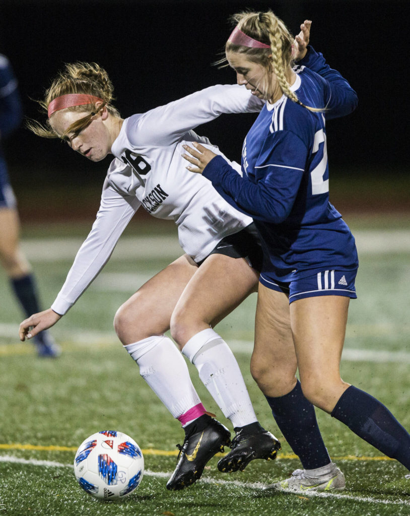 Jackson’s Lindyn Solis and Glacier Peak’s Ryann Reynolds fight for the ball during the game Tuesday in Snohomish. (Olivia Vanni / The Herald)
