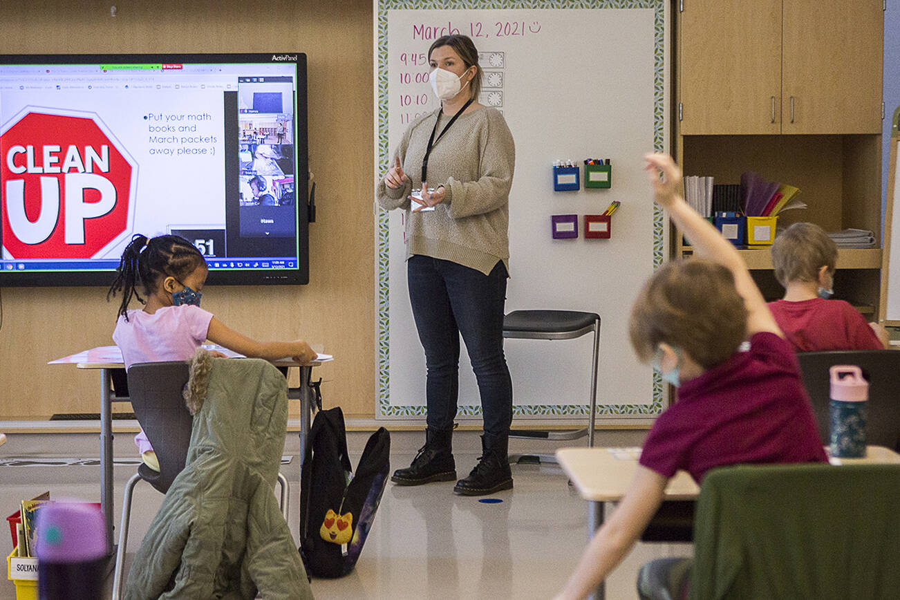 Jessica Cain lets her Zoom students and in-person students know that it is break time on Friday, March 12, 2021 in Lynnwood, Wa. (Olivia Vanni / The Herald)