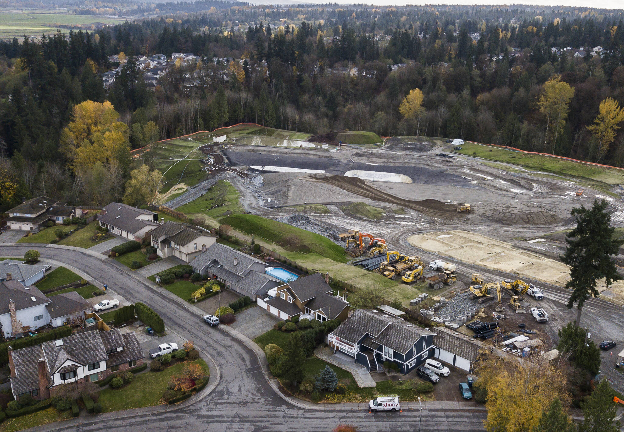 Homes in The Point subdivision border construction at the former Go East Corp. landfill in Everett. (Olivia Vanni / The Herald)