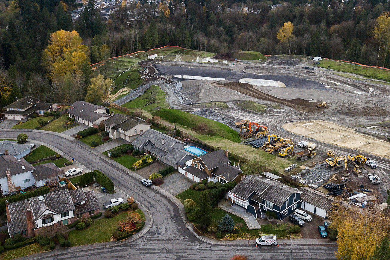Homes in The Point subdivision border the construction of the Go East Corp. landfill on Wednesday, Nov. 10, 2021 in Everett, Wa. (Olivia Vanni / The Herald)