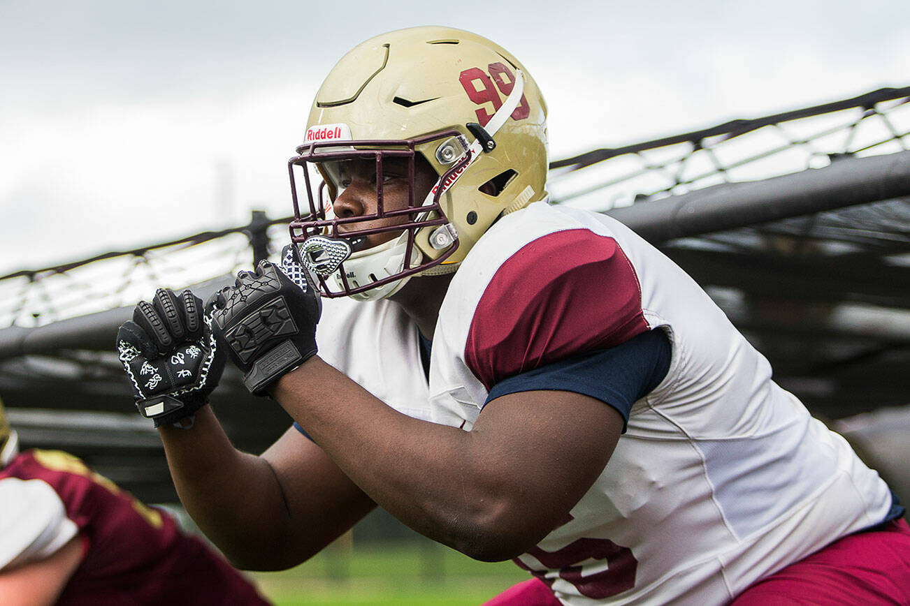 Jakobus Seth runs through chute drills during practice at Lakewood High School on Tuesday, Oct. 26, 2021 in Arlington, Wa. (Olivia Vanni / The Herald)