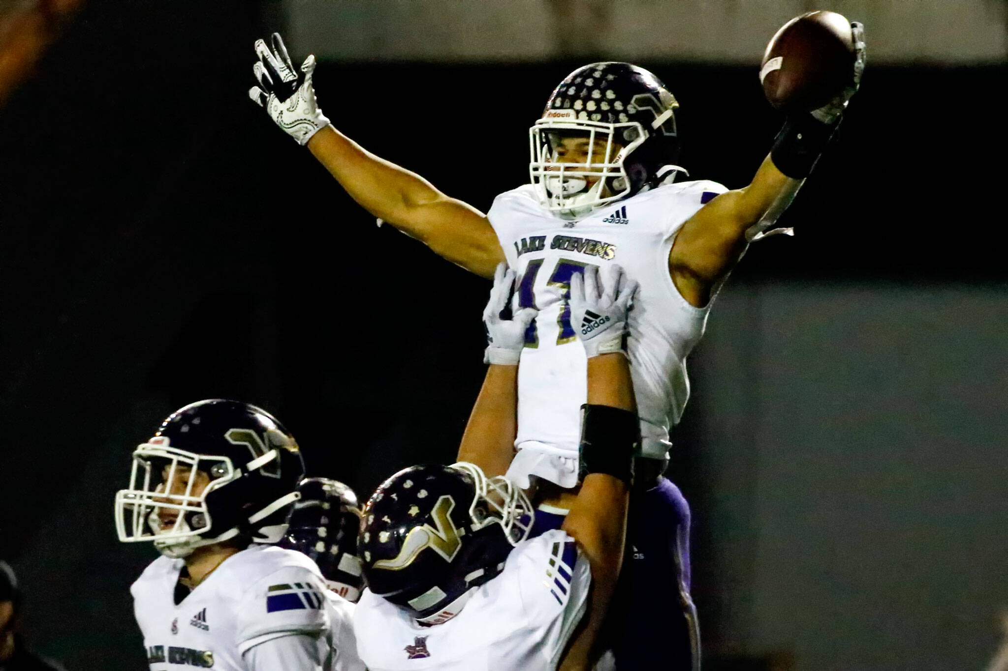 With their standout quarterback sidelined by injury, Jayden Limar (17) and Class 4A second-ranked Lake Stevens switched up their offense and prevailed to beat eighth-ranked Glacier Peak for their eighth consecutive Wesco 4A crown. (Kevin Clark / The Herald)