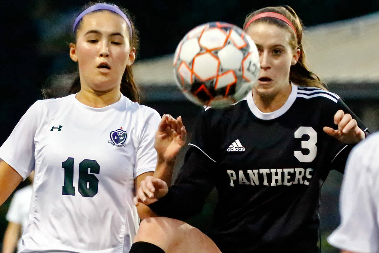 Edmonds-Woodway's Sierra Fisher. left, and Snohomish's Sara Rodgers struggle for control of the ball Tuesday night at Shoreline Stadium on November 2, 2021. (Kevin Clark / The Herald)