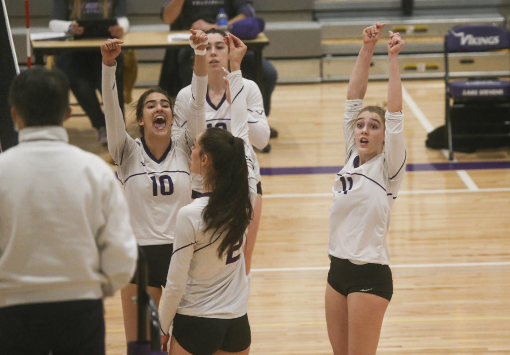 Lake Stevens’ Katelyn Eichert (right) looks for the call as her teammates celebrate a point. (Andy Bronson / The Herald)
