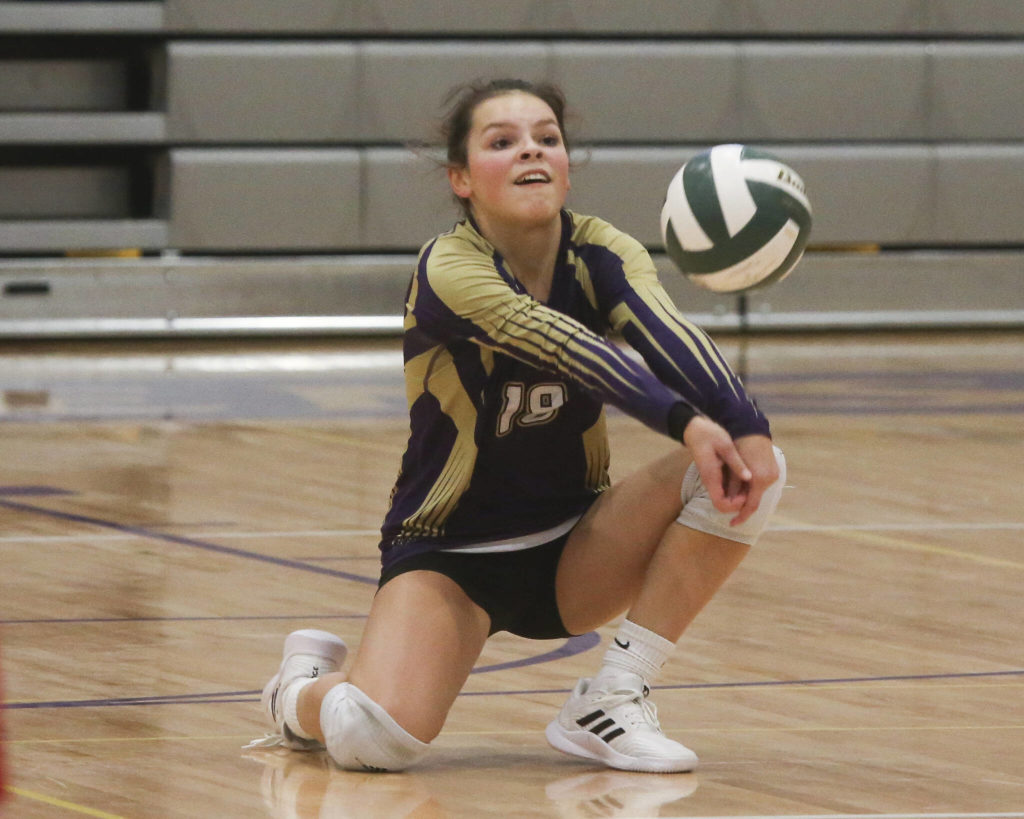 Lake Stevens’ Alyss Kelly digs up the ball as Lake Stevens beat Mount Si in five sets in a Class 4A Wes-King Bi-District tournament semifinal volleyball matchup Tuesday. (Andy Bronson / The Herald)
