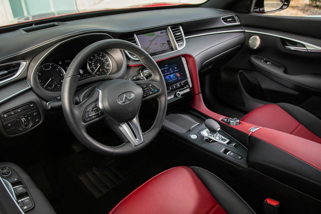 A dual-screen infotainment system is standard on every 2022 Infiniti QX55 model. (Manufacturer photo)
