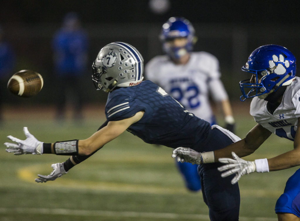 Glacier Peak’s Logan Szarzec reaches out for a pass during the game against Bothell on Friday, Nov. 12, 2021 in Snohomish, Wa. (Olivia Vanni / The Herald)
