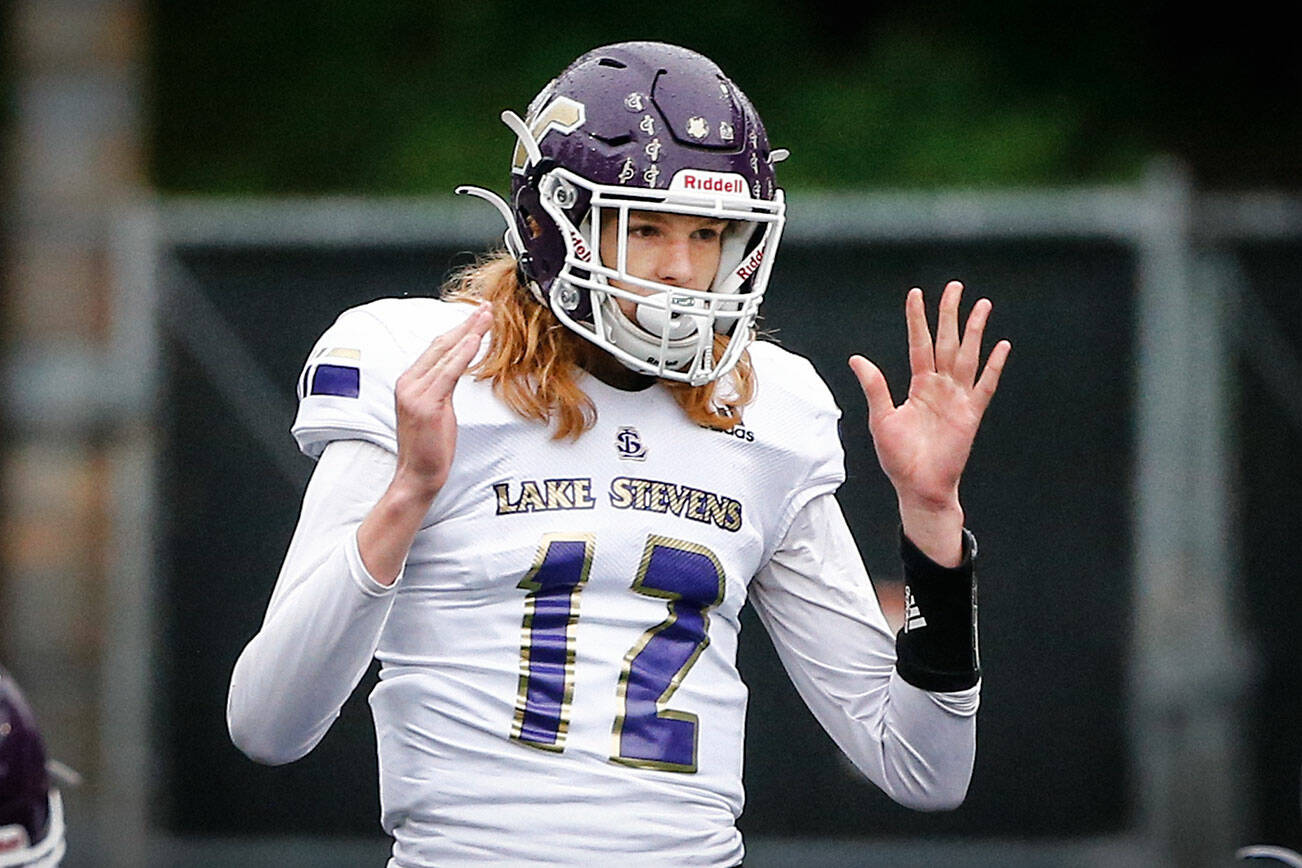 Lake Stevens' Grayson Murren competes against O'Dea High School in Seattle on September 17, 2021. (Kevin Clark / The Herald)