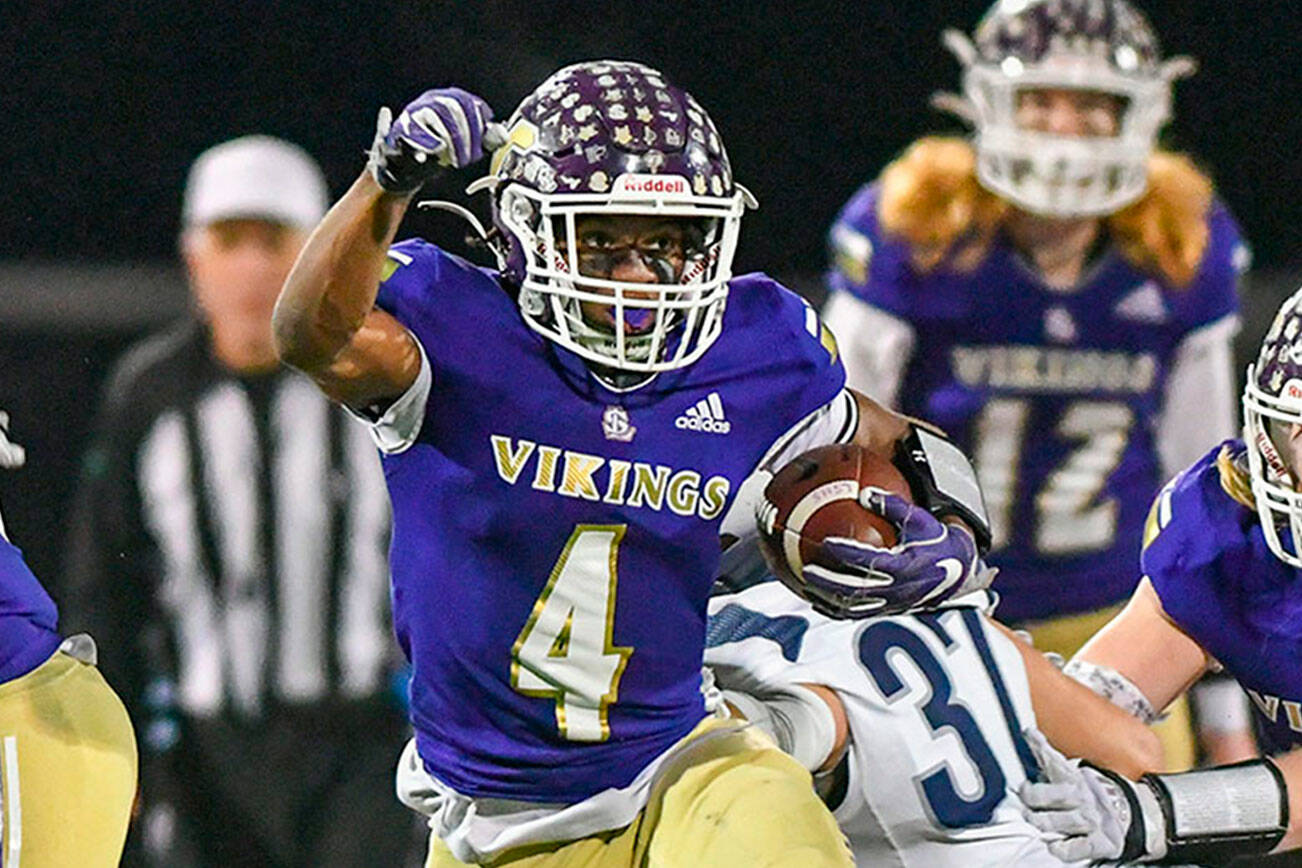 Lake Stevens' Trayce Hanks eludes defenders during a 4A state quarterfinal game against Gonzaga Prep on Nov. 20, 2021, at Lake Stevens High School. (John Gardner / Pro Action Image)