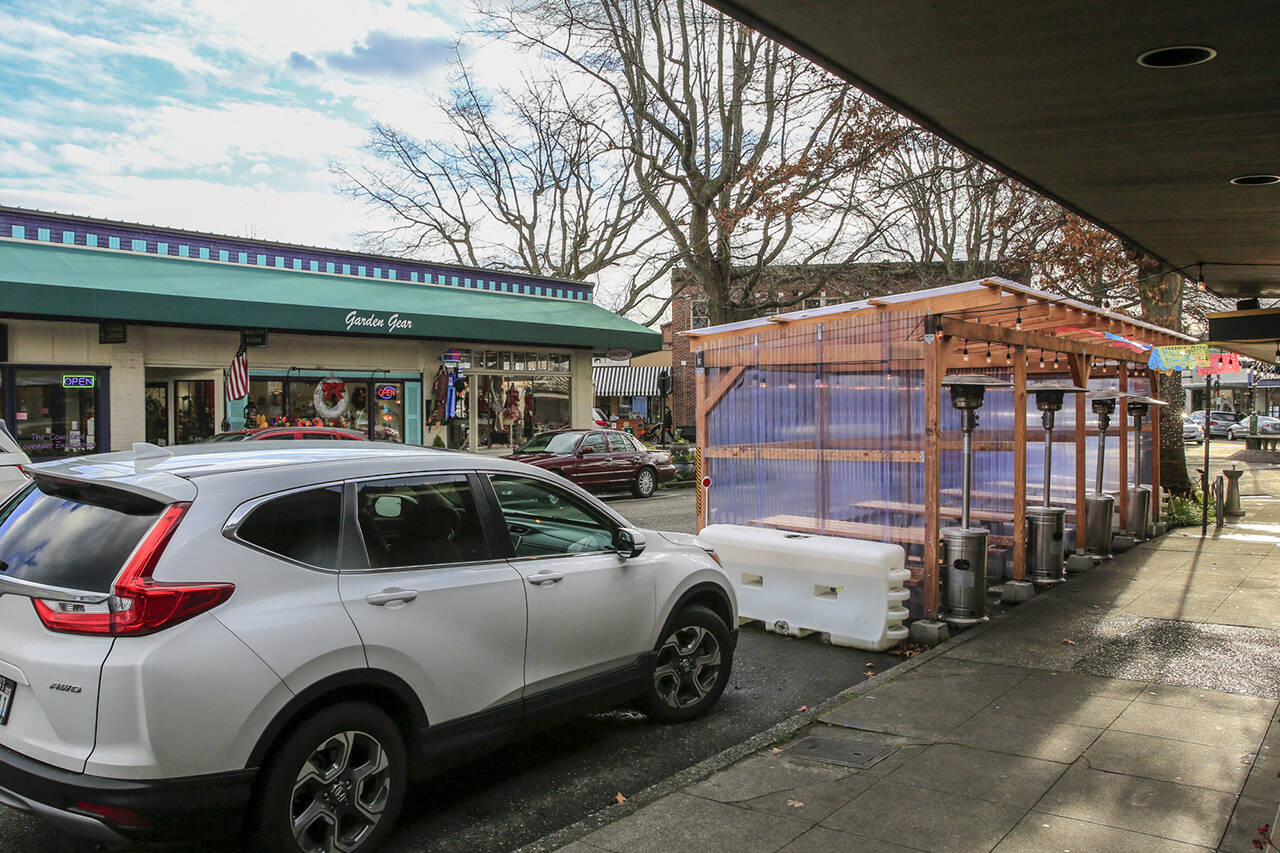 Outdoor dining in downtown Edmonds on Dec. 8. (Kevin Clark / Herald file)