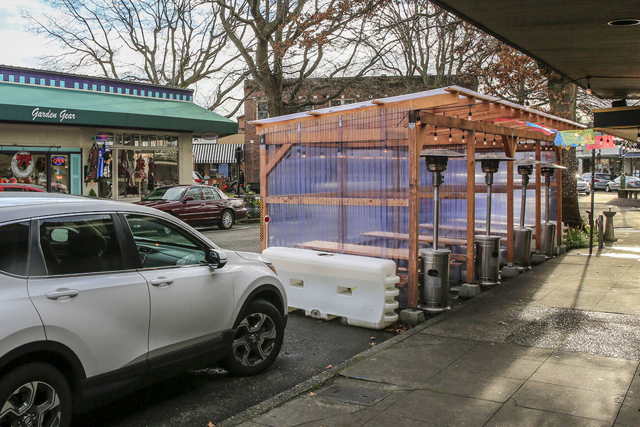 Streateries dot the streets of downtown Edmonds Wednesday afternoon on December 8, 2021. (Kevin Clark / The Herald)