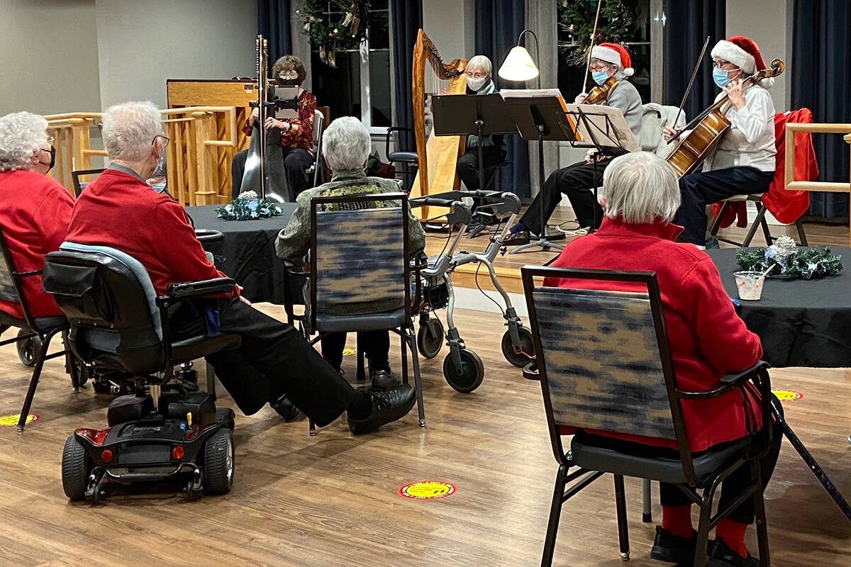 Quail Park of Lynwood residents enjoy the seasonal entertainment at the recent holiday party. Live well long into our retirement years includes surrounding ourselves with a vibrant, engaging community.