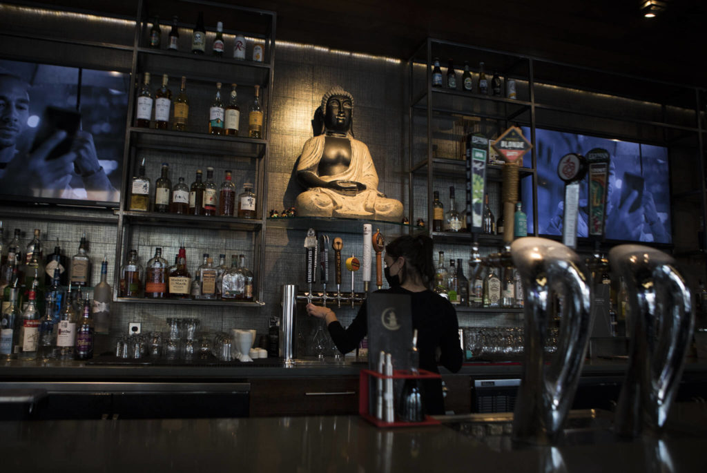 The bar inside the China City restaurant in Mill Creek. (Olivia Vanni / The Herald)

