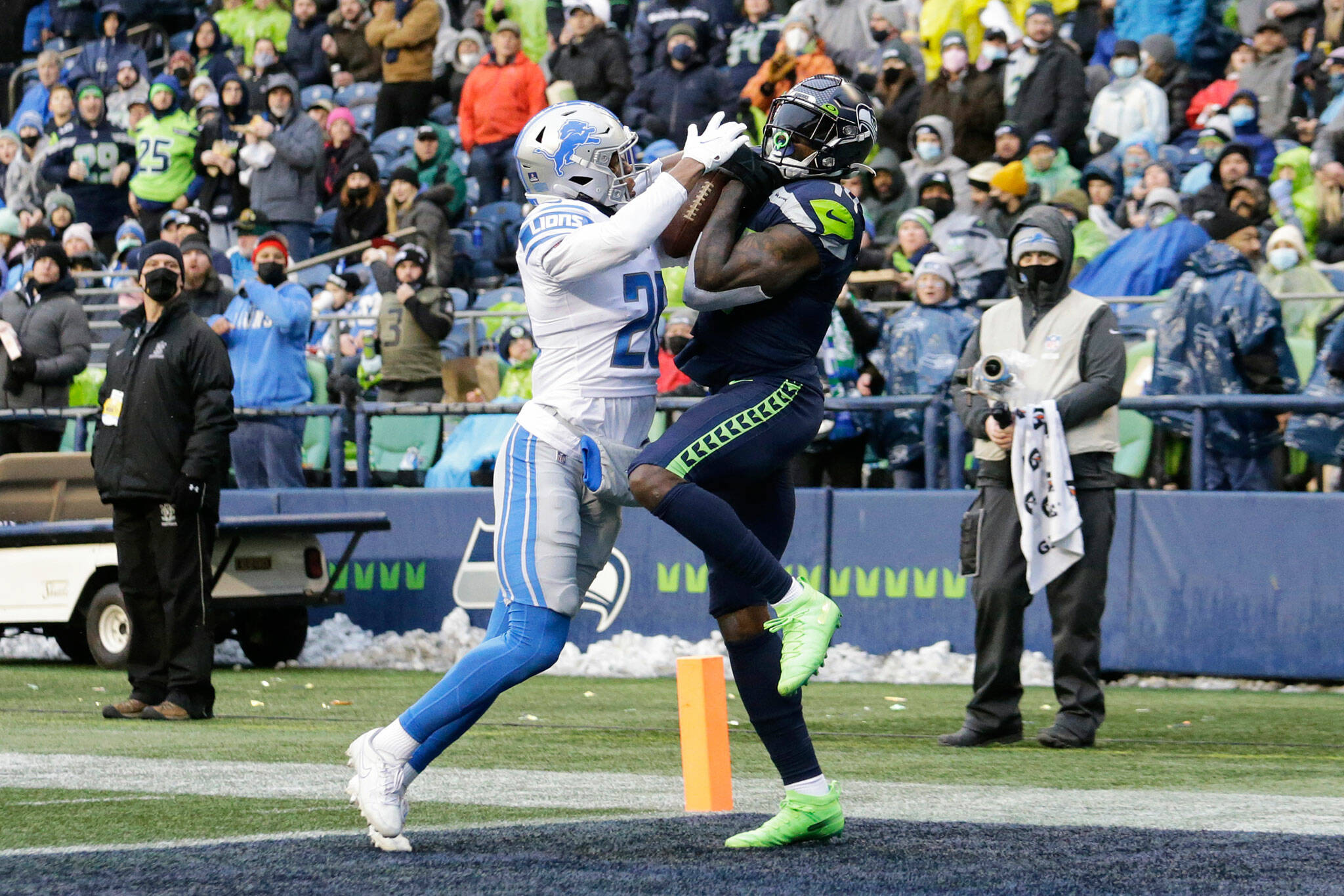 Seattle Seahawks wide receiver DK Metcalf (right) makes a catch for a touchdown in front of Detroit Lions cornerback Ifeatu Melifonwu during the second half of a game Sunday in Seattle. (AP Photo/John Froschauer)
