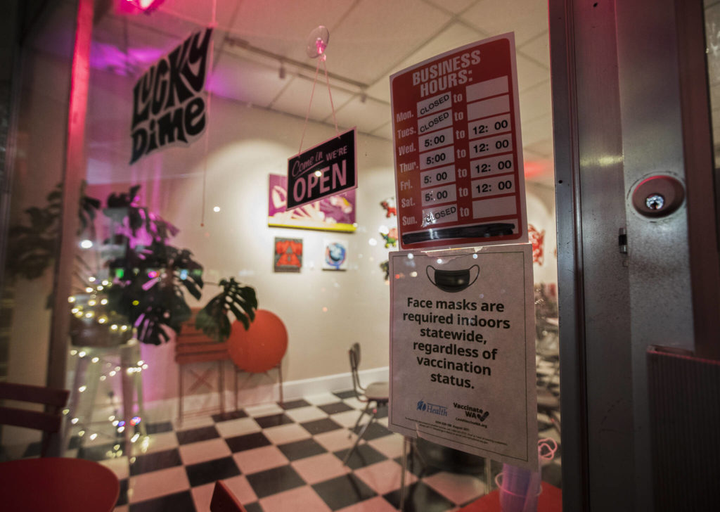 A mask mandate flyer at the Lucky Dime in Everett. (Olivia Vanni / The Herald)
