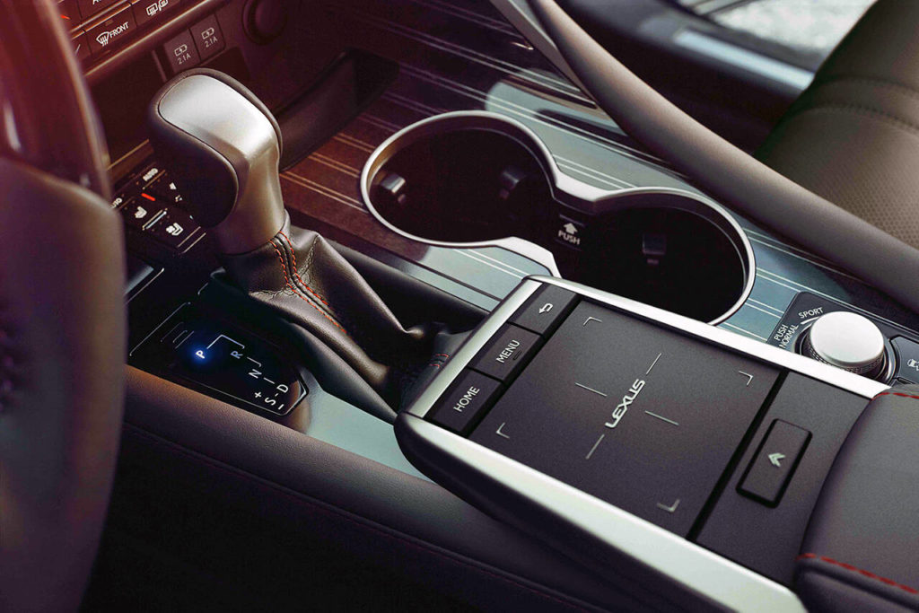 A center console touchpad is the primary controller for the 2022 Lexus RX 450h multimedia system. (Manufacturer photo)
