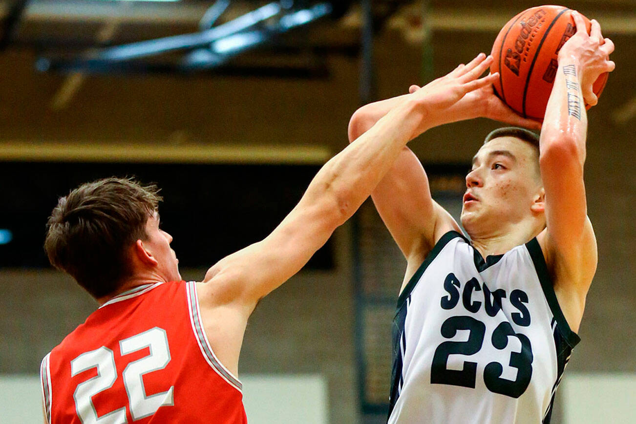 Stanwood's Mack Hepper adds pressure to a shot attempt by Shorecrest's Parker Baumann Thursday evening at Shorecrest High School in Shoreline, Washington on January 13, 2022. The Highlanders won 88-68. (Kevin Clark / The Herald)