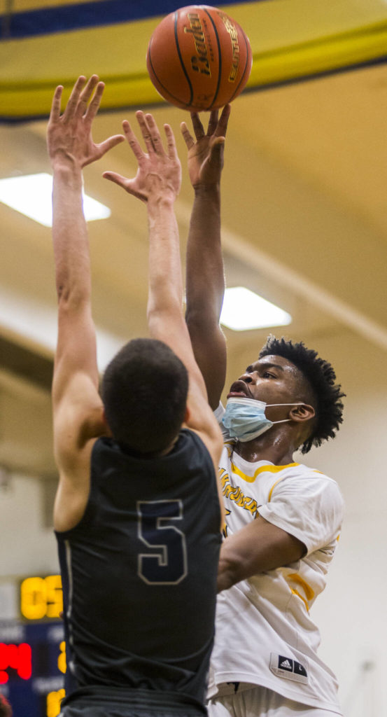 Mariner’s Dakota Joseph attempts a layup while being guarded by Glacier Peak’s AJ Cline during the game on Tuesday, Jan. 25, 2022 in Everett, Washington. (Olivia Vanni / The Herald)
