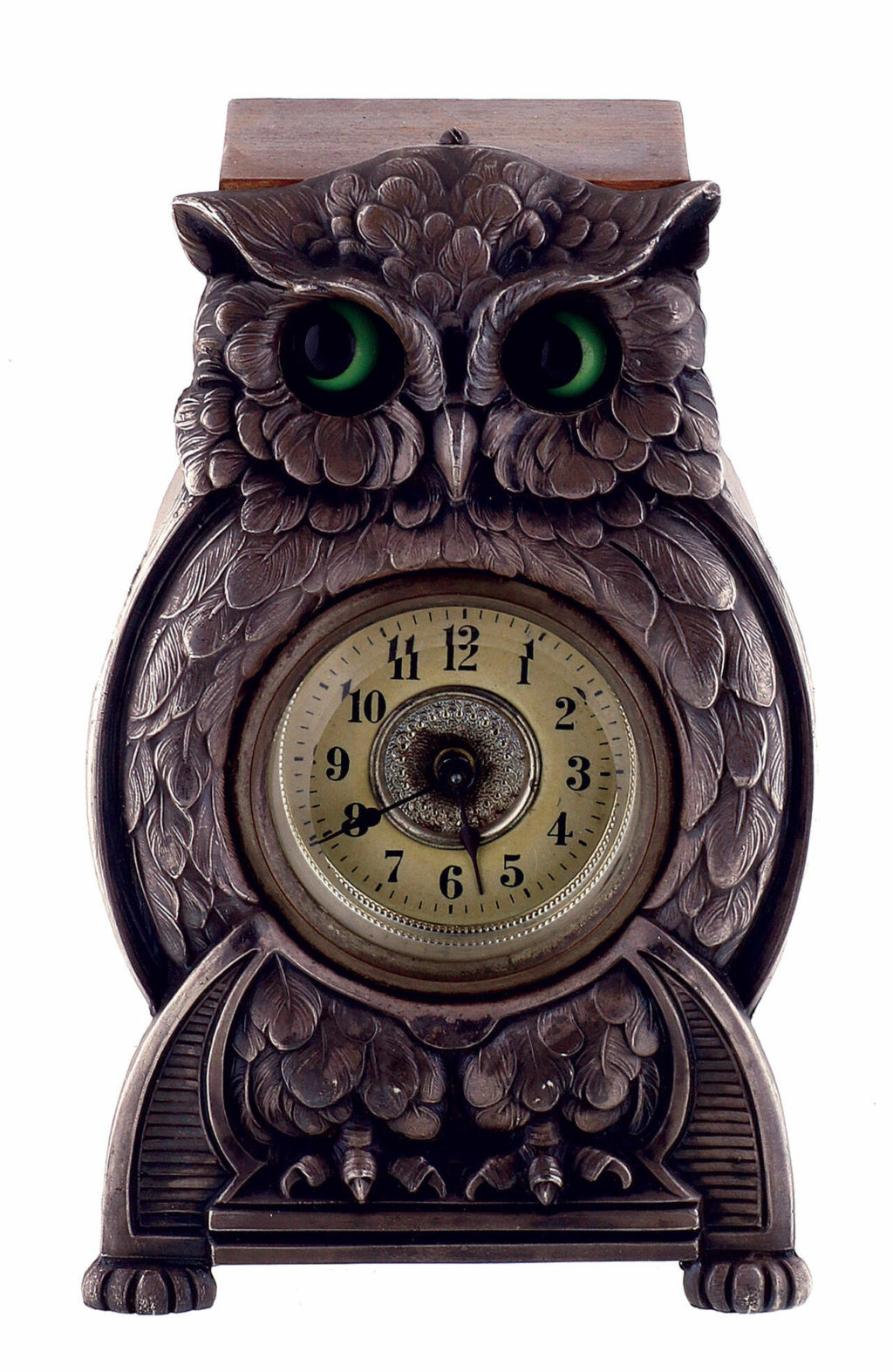 These antique clocks have shifty eyes that move with time