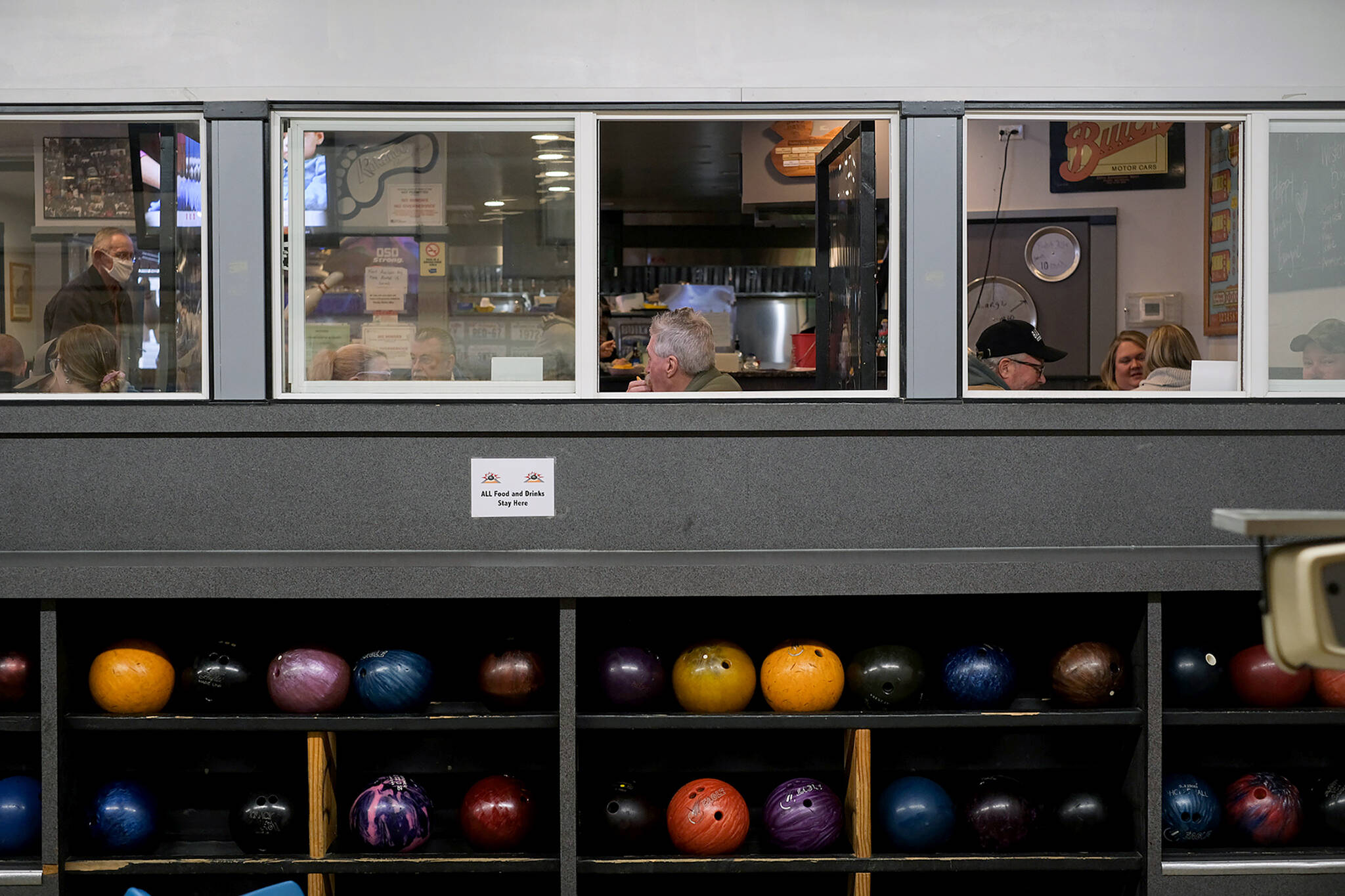 Diners sit inside Rocket Alley Bar & Grill in Arlington on Friday during lunchtime. (Taylor Goebel / The Herald)