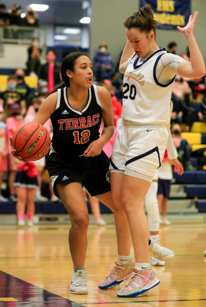 Mountlake Terrace’s Mya Sheffield, left, looks to pass with Everett’s Ella Sylvester defending Friday evening in Everett, Washington on February 11, 2022. (Kevin Clark / The Herald)
