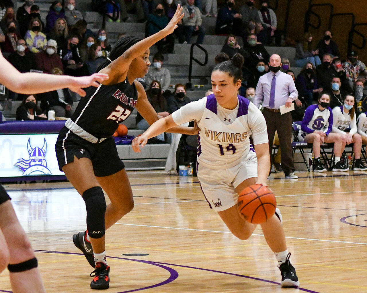 Lake Stevens’ Baylor Thomas (14) with drives to the basket with Eastlake’s Kaylia Jackson defending during a Class 4A Wes-King Bi-District semifinal game Tuesday, Feb. 15, 2022, at Lake Stevens High School. (John Gardner / Pro Action Image)