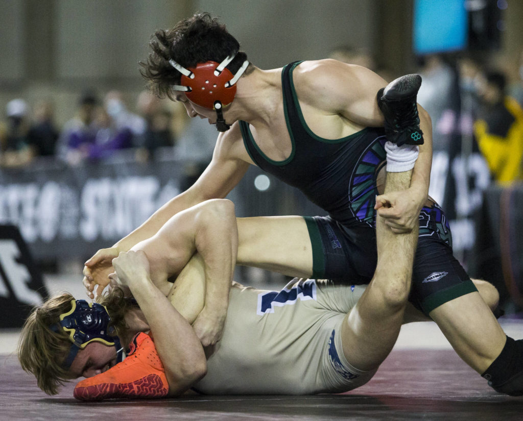 Edmonds-Woodway’s Alex Rapelje wrestles Mead’s Jonathan Mason during the 3A Boys 152-pound championship match at the Mat Classic XXXIII on Saturday in Tacoma. (Olivia Vanni / The Herald)
