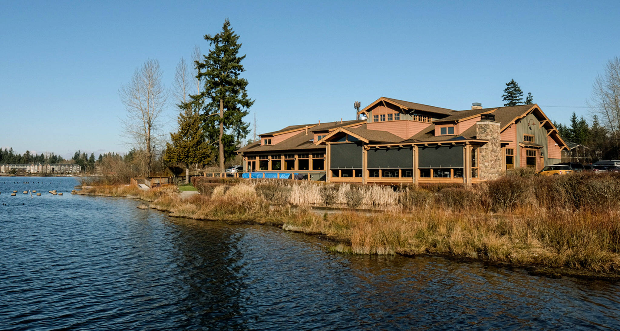 Emory’s restaurant on Silver Lake in Everett. (Taylor Goebel / The Herald)