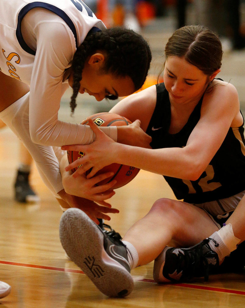 Everett’s Alana Washington fights for the ball against Hermiston Saturday, Feb. 26, 2022, during a Class 3A regional matchup at Everett Community College in Everett, Washington. (Ryan Berry / The Herald)
