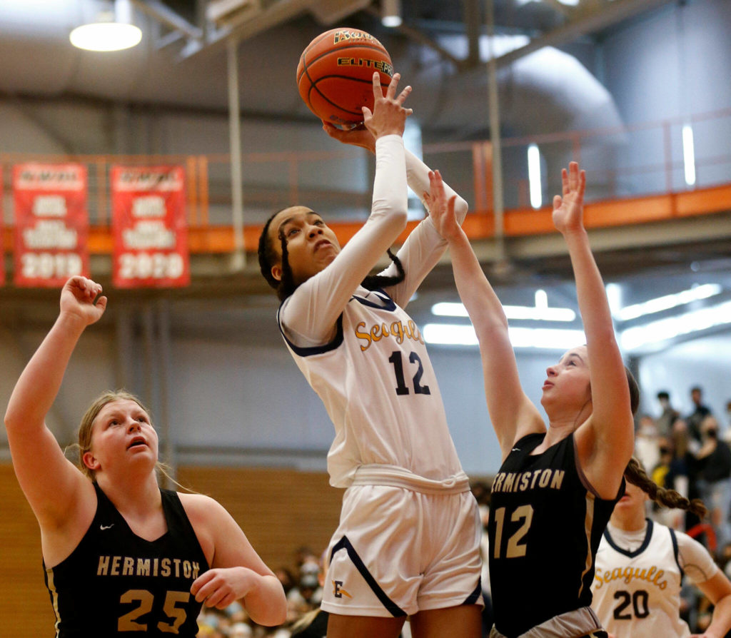 Everett’s Alana Washington goes for a contested layup against Hermiston Saturday, Feb. 26, 2022, during a Class 3A regional matchup at Everett Community College in Everett, Washington. (Ryan Berry / The Herald)
