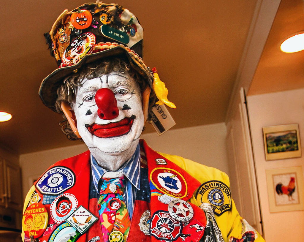 Chris Wedes transformed himself into the popular clown Julius Pierpont “J.P.” Patches. He is seen here at his Edmonds home in 2008 at age 80. Wedes died in 2012. (Dan Bates / Herald file)
