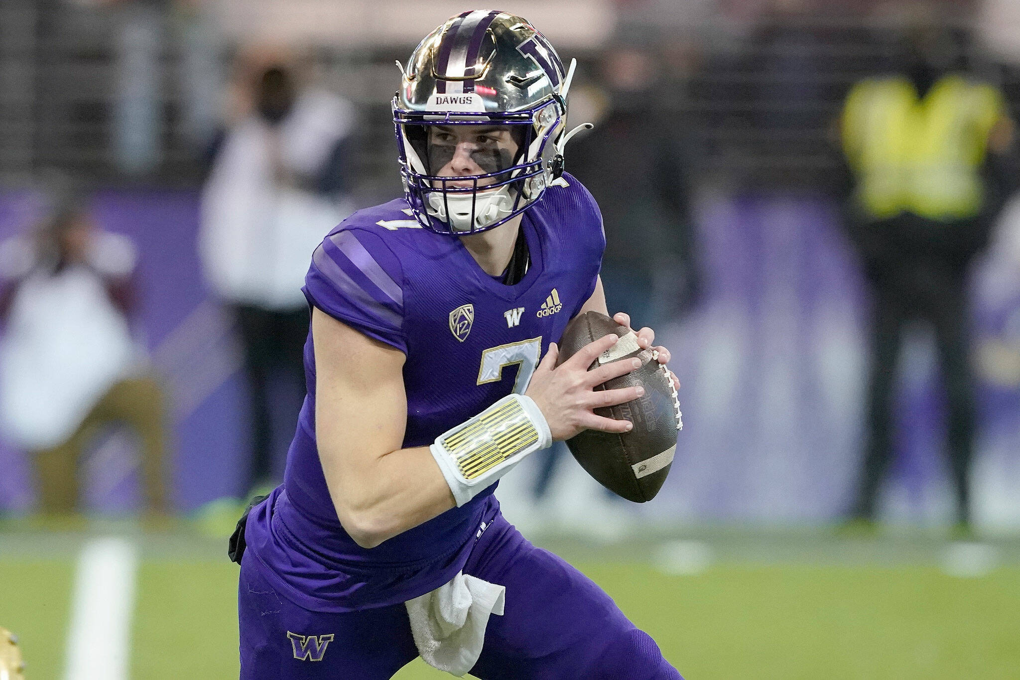 Washington quarterback Sam Huard rolls out game against Washington State on Nov. 26, 2021, in Seattle. (AP Photo/Ted S. Warren)