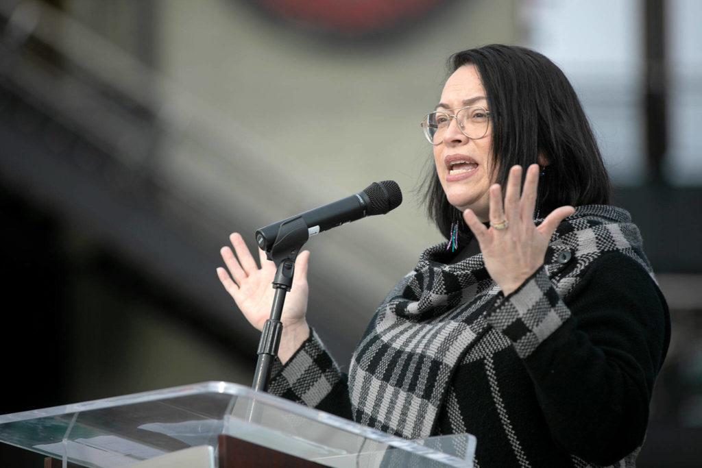 Tulalip Tribes Vice Chair-elect Misty Napeahi introduces Gov. Jay Inslee. (Ryan Berry / The Herald)
