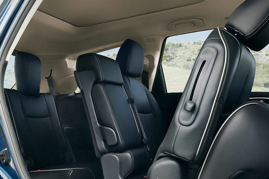 The 2022 Infiniti QX60 Sensory has seating for seven. Heated outboard second-row seats and power-return third-row seats are standard equipment. (Manufacturer photo)
