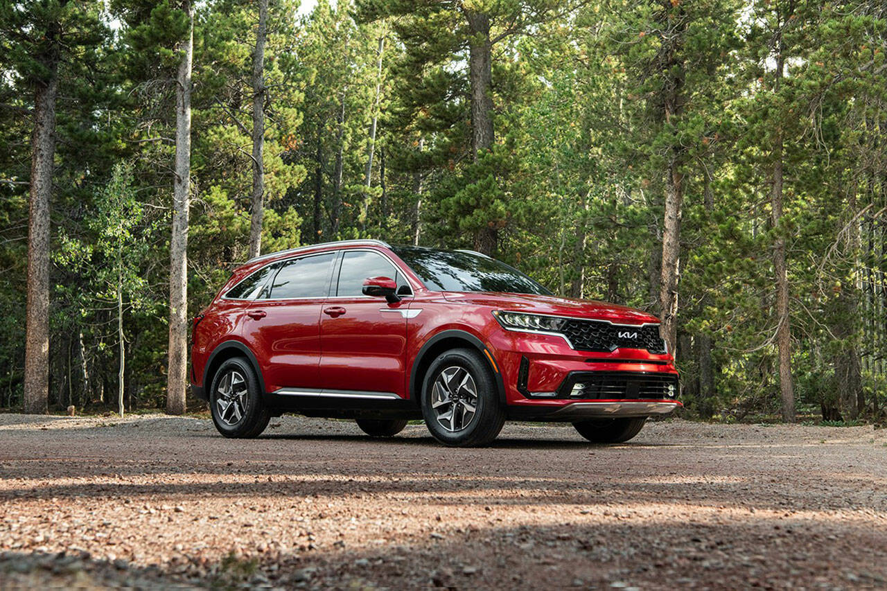 The 2022 Kia Sorento Hybrid has three rows of seats, including middle-row captain’s chairs, for a total capacity of six passengers. (Manufacturer photo)