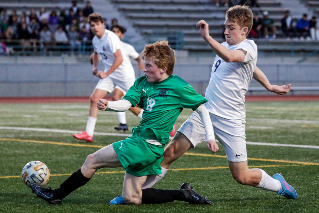 Edmonds-Woodway’s Benjamin Hanson races Bonney Lake’s Wesley Wilkes for a shot at goal Tuesday at Edmonds-Woodway High School. (Kevin Clark / The Herald)
