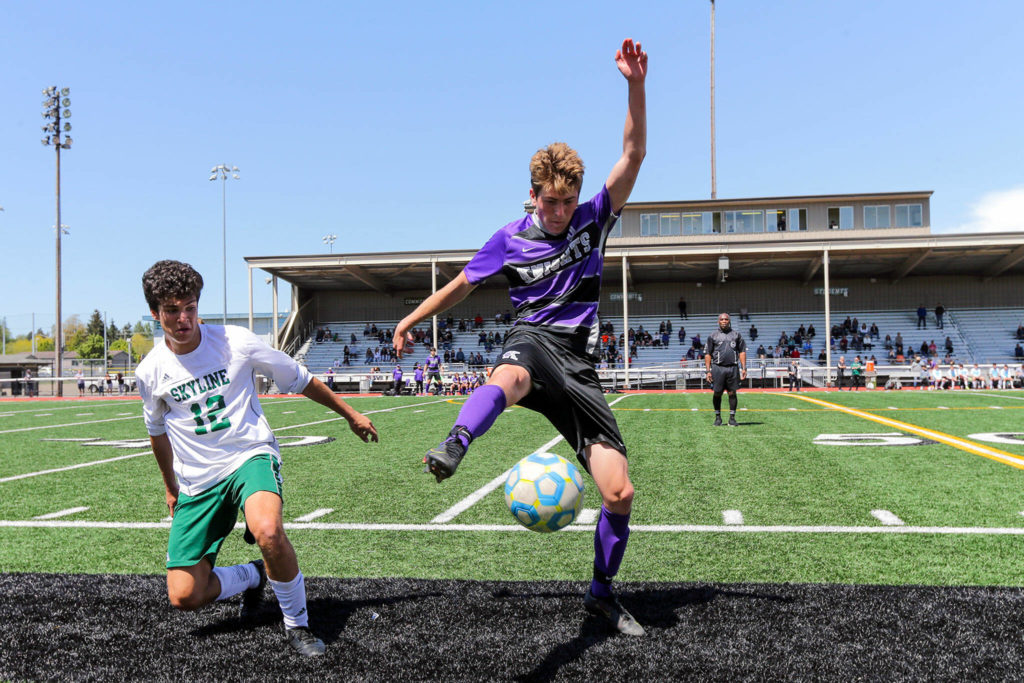 Kamiak’s Benjamin Webb controls a throw in with Skyline’s Eyal Shechtman trailing during a Class 4A state quarterfinal game Saturday afternoon at Goddard Stadium in Everett. The Knights lost 5-2. (Kevin Clark / The Herald)
