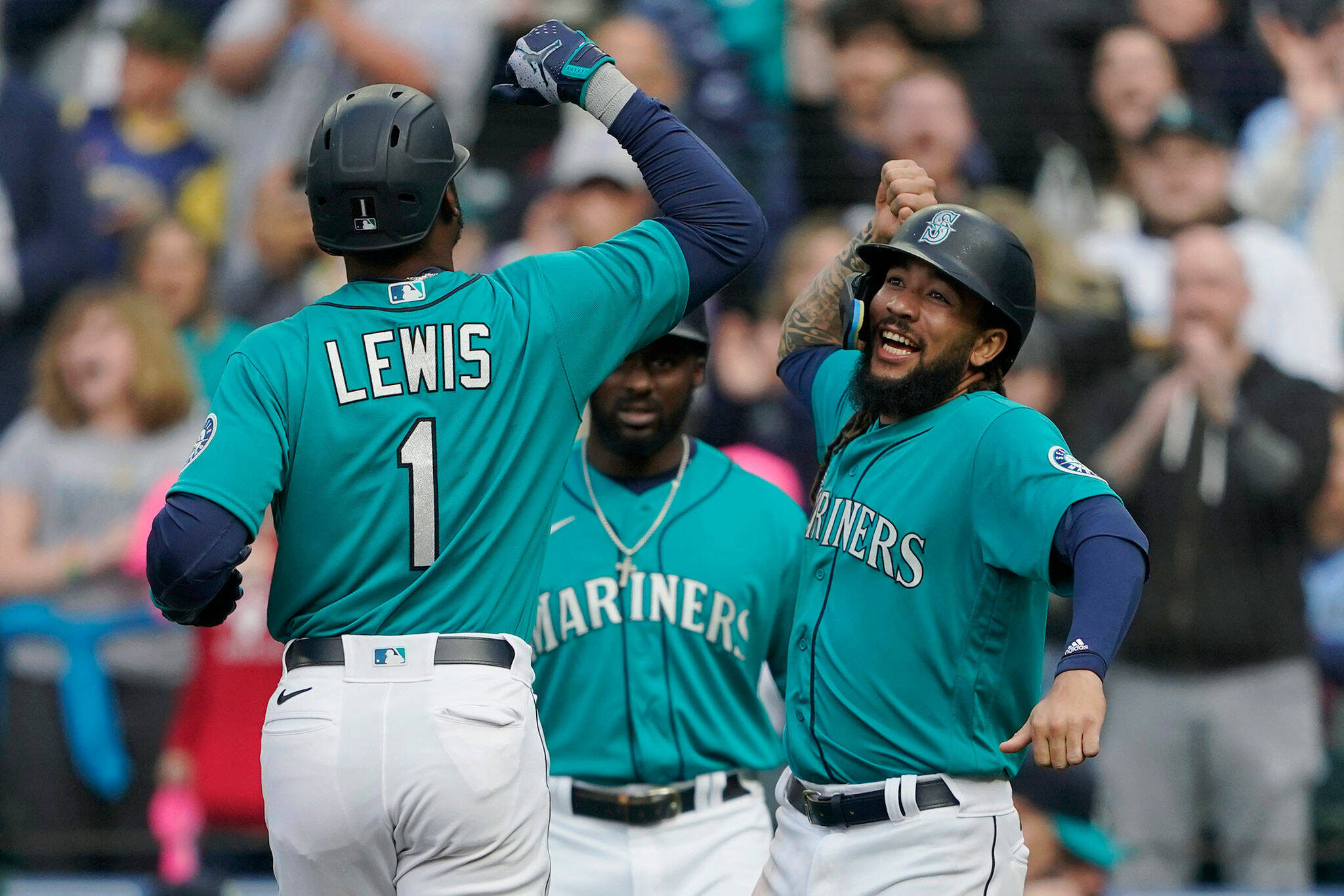 Lewis, Rodriguez homer in Mariners' win over Astros