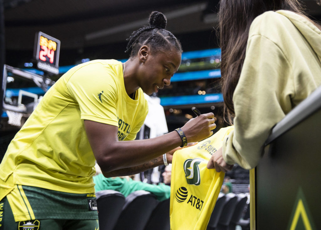 Seattle Storm’s Jewell Loyd signs a jersey before the start of the game against the Connecticut Sun on Sunday, June 5, 2022 in Seattle, Washington. (Olivia Vanni / The Herald)
