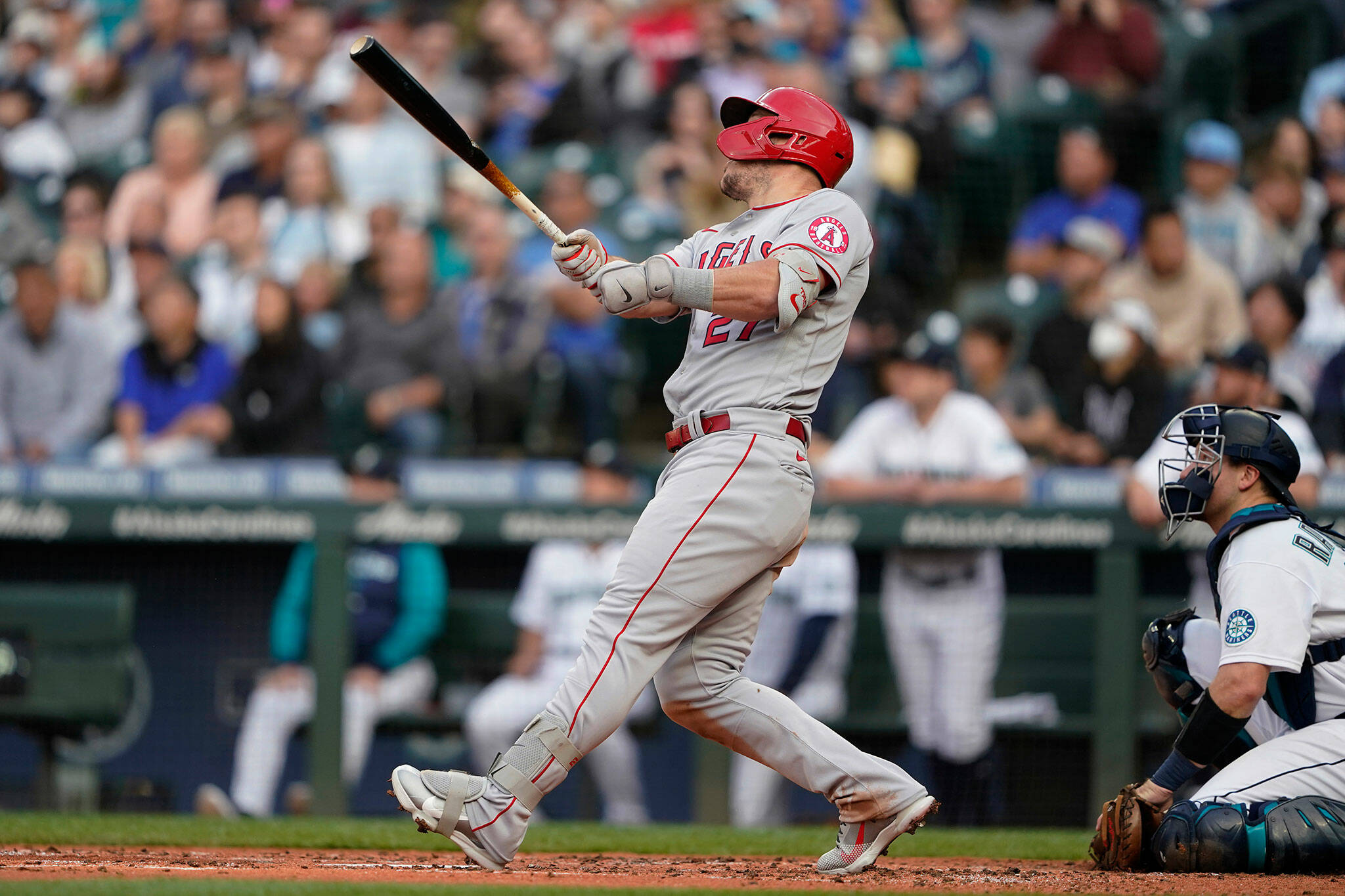 Trout homer twice, Angels beat Mariners