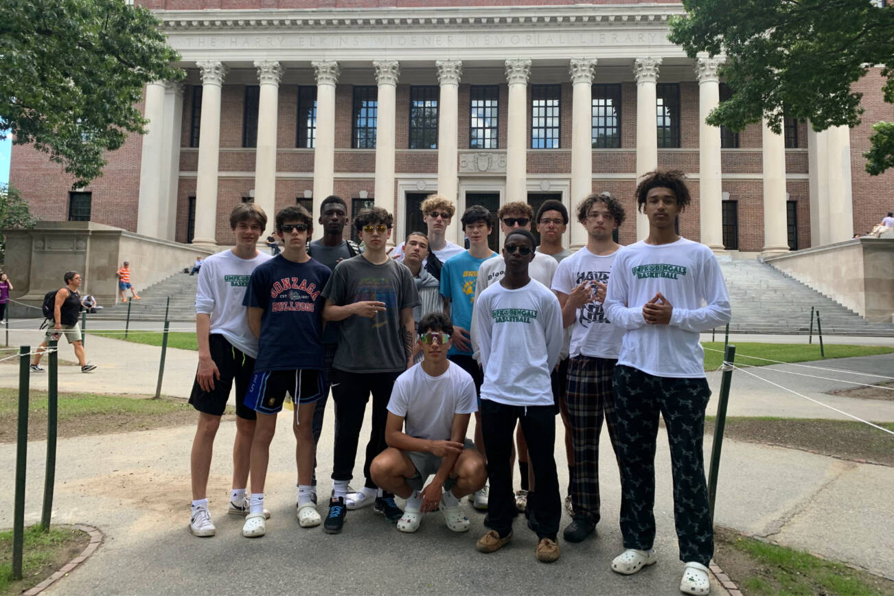 The Everett High School boys basketball team poses for a photo on the Harvard University campus in Cambridge, Massachusetts. (Photo courtesy of Bobby Thompson)