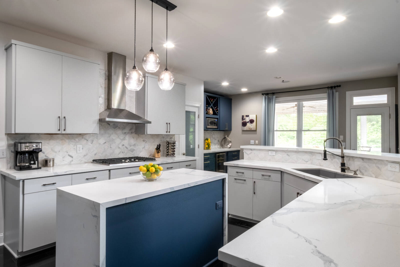 In five easy steps, the Granite Transformations team will take your kitchen from blah to beautiful!