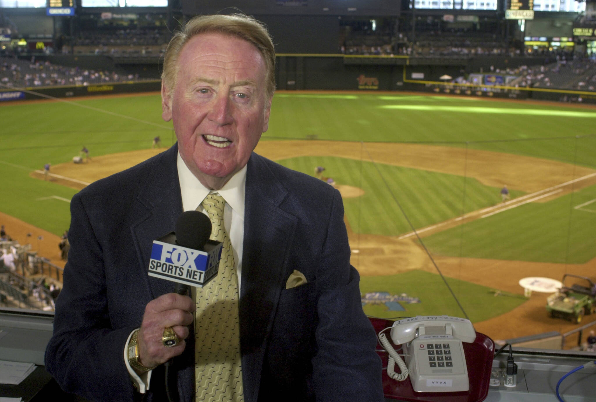 Los Angeles Dodgers television play-by-play announcer Vin Scully rehearses before a game between the Dodgers and the Arizona Diamondbacks in 2002 in Phoenix. (AP Photo/Paul Connors)